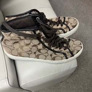 Beautiful used coach sneakers.